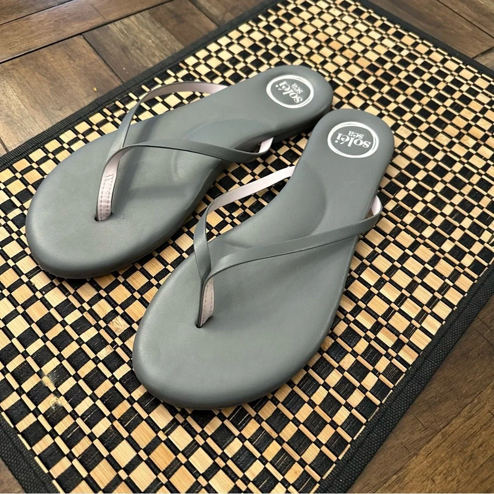 Solei Sea Women’s Grey Flip Flops — Casual Comfort Sandals Size 7